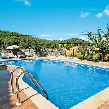 Villa Sleeps 6 Air Con Wifi